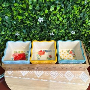 The Pioneer Woman Floral Medley 4-pc Stoneware Condiment Set Acacia Wood Tray